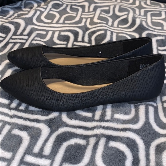 BLACK FLATS